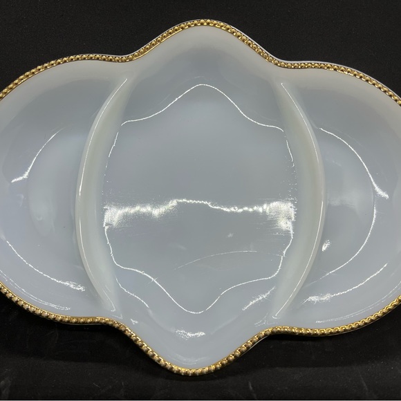 Fire King ovenware Milk Glass serving dish with gold trim - Picture 6 of 6